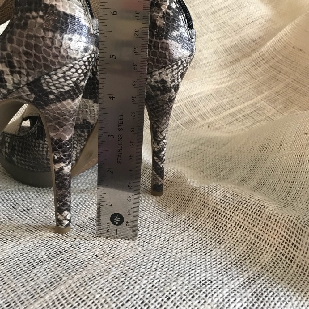 Embossed Sandal - Picture 5 of 7